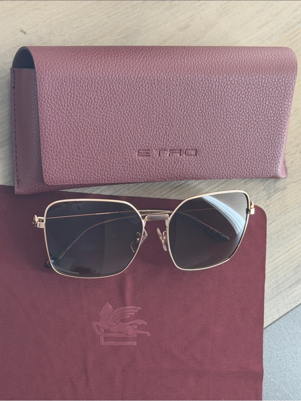 Etro Gold-Tone Gradient Sunglasses with Burgundy Case and Cloth Unisex